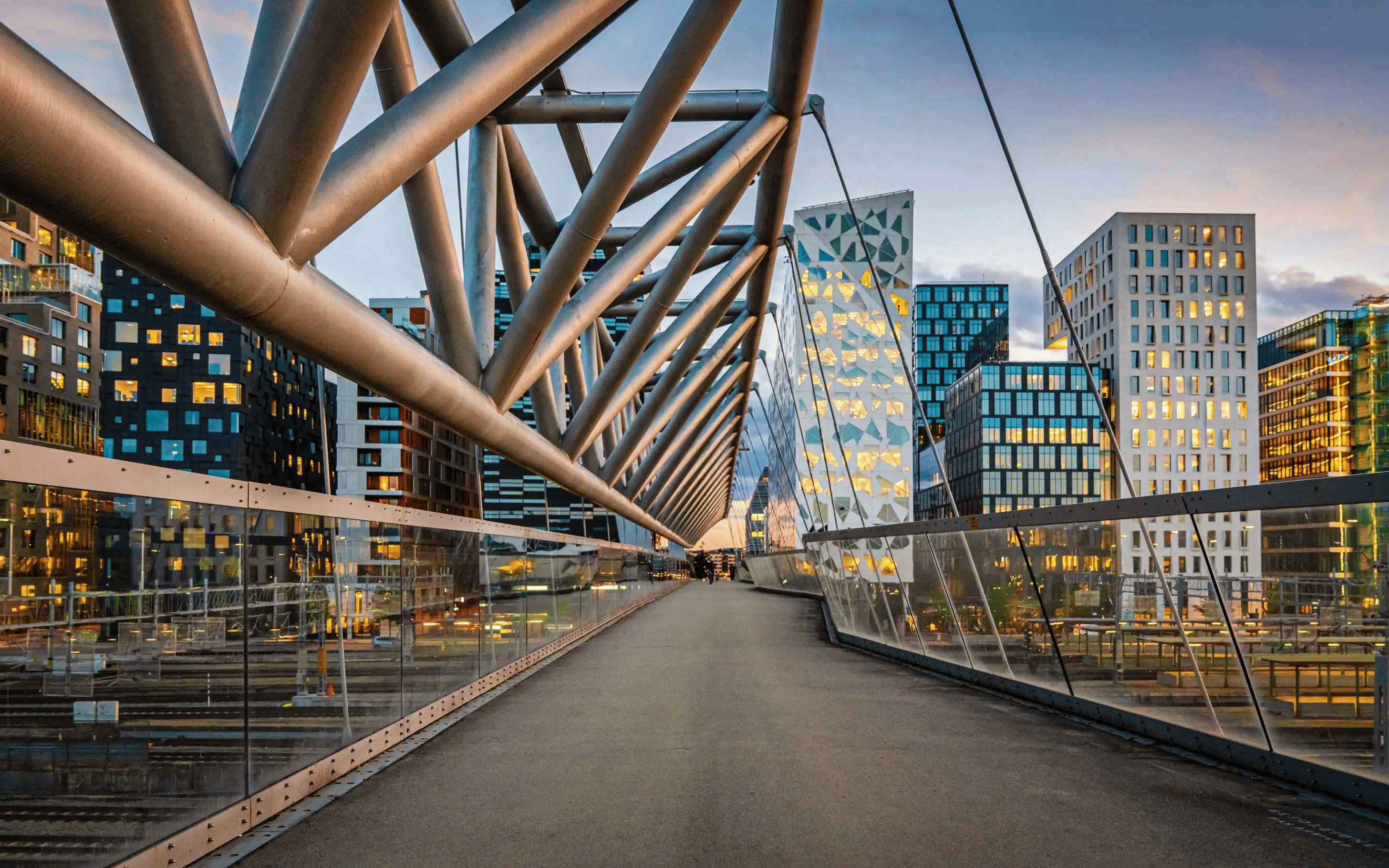Brug met gebouwen achtergrond Meerdervoort campagne